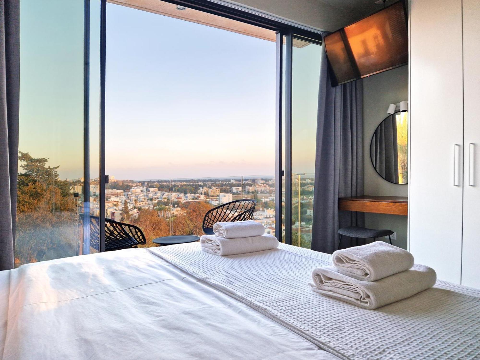 Aeon Residences - In The Heart Of Paphos Bagian luar foto