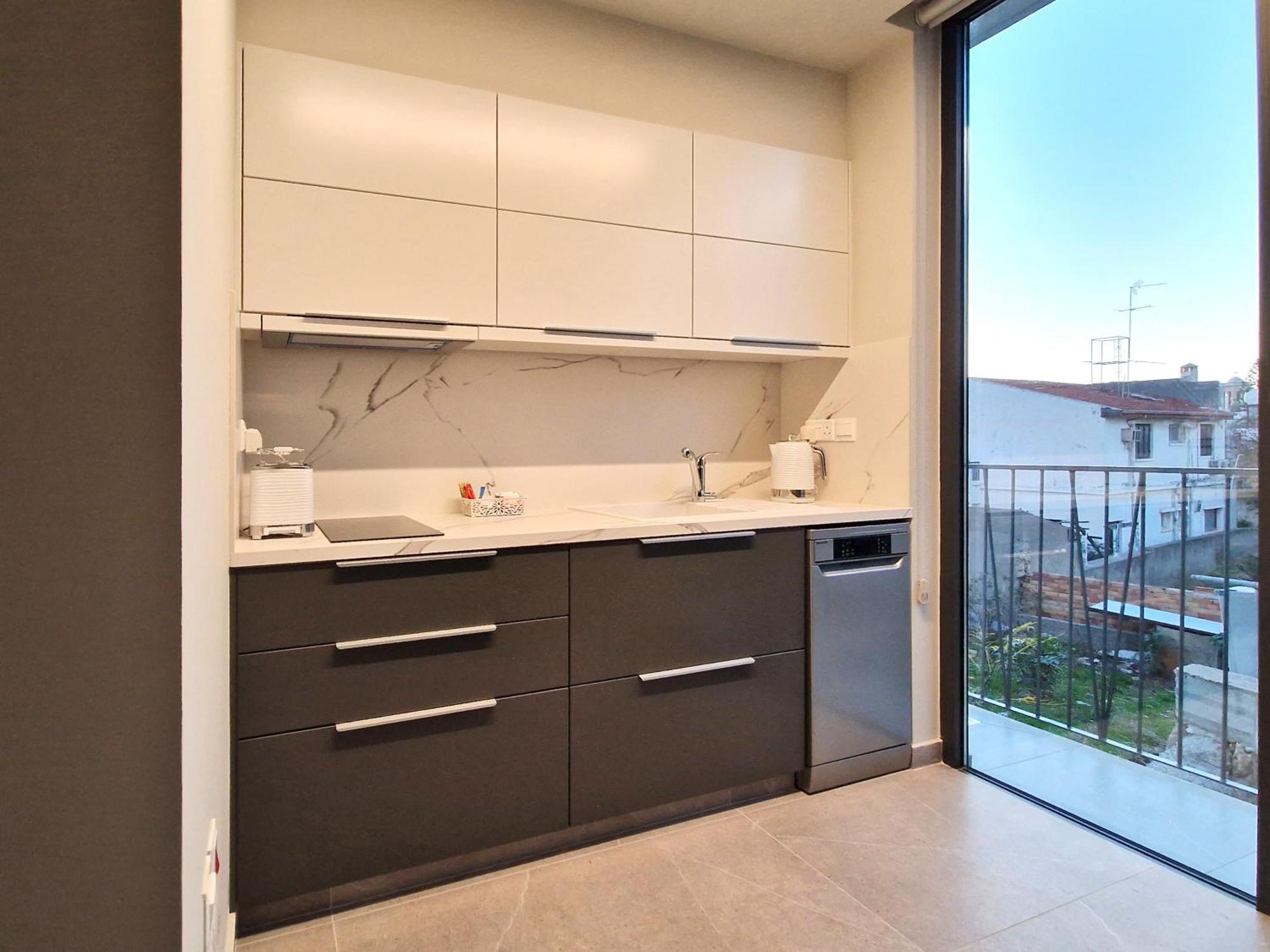 Aeon Residences - In The Heart Of Paphos Bagian luar foto