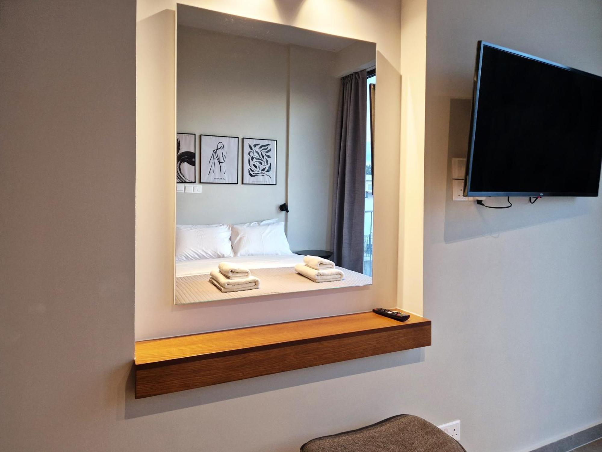 Aeon Residences - In The Heart Of Paphos Bagian luar foto