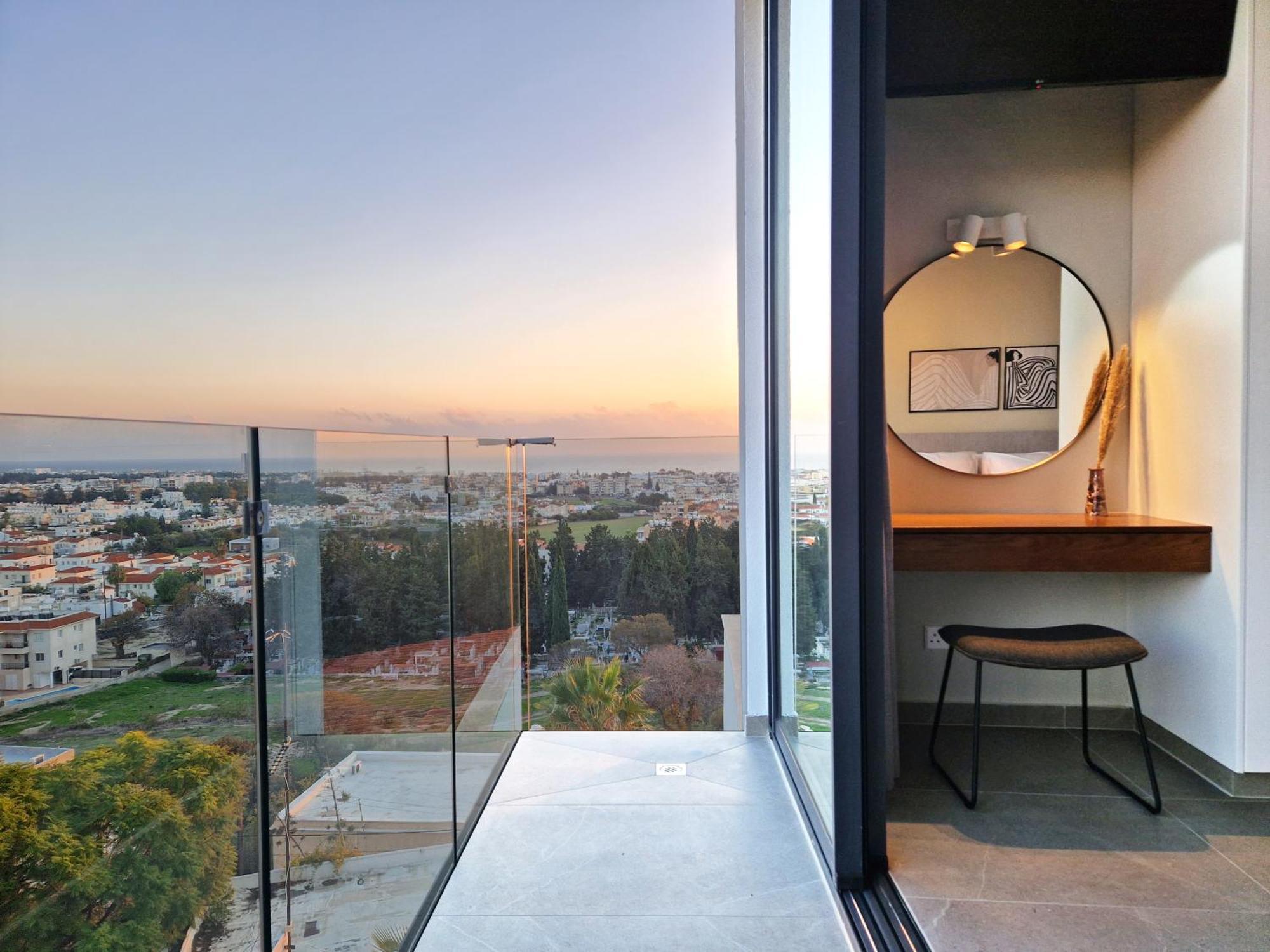Aeon Residences - In The Heart Of Paphos Bagian luar foto