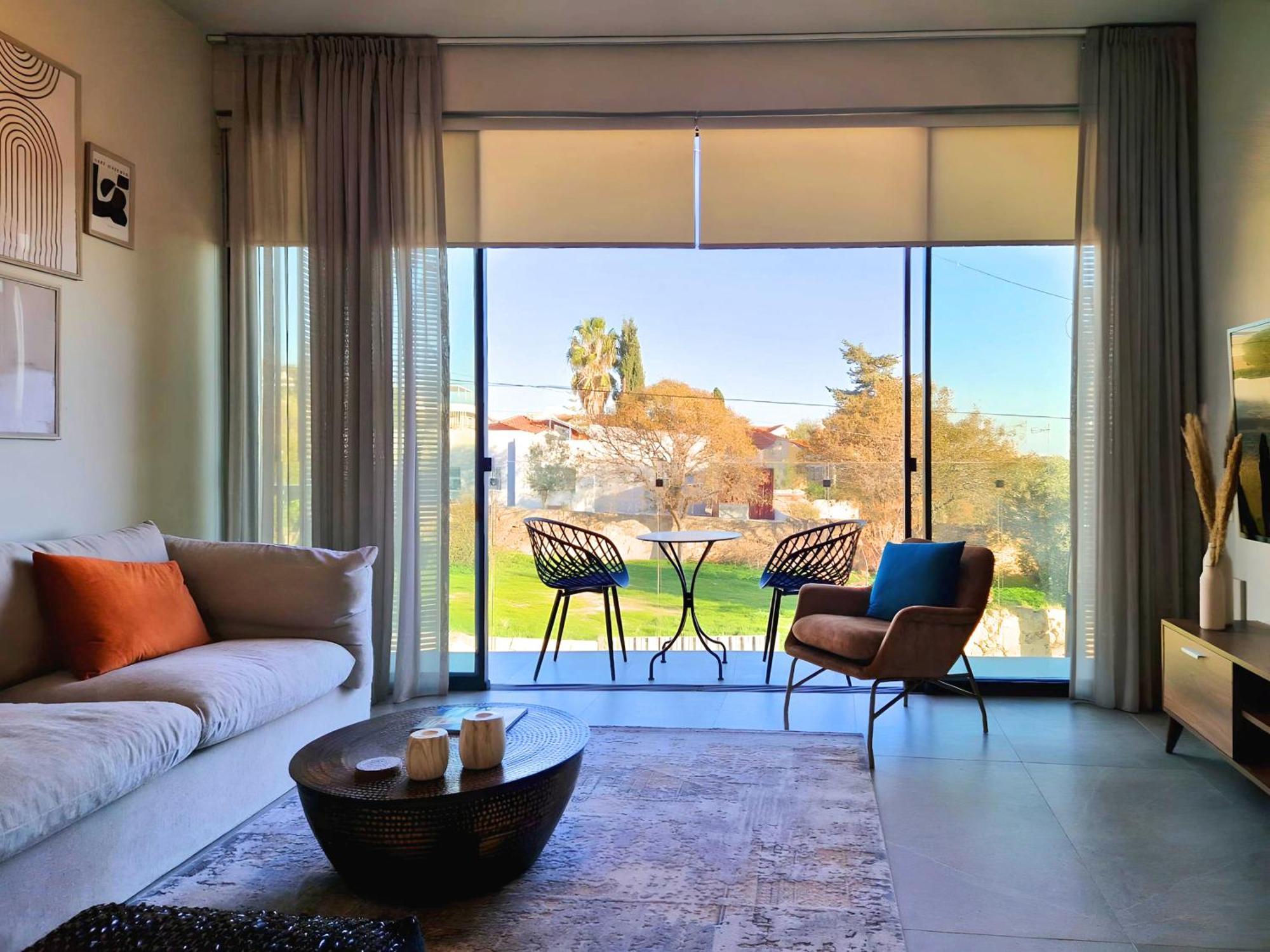 Aeon Residences - In The Heart Of Paphos Bagian luar foto