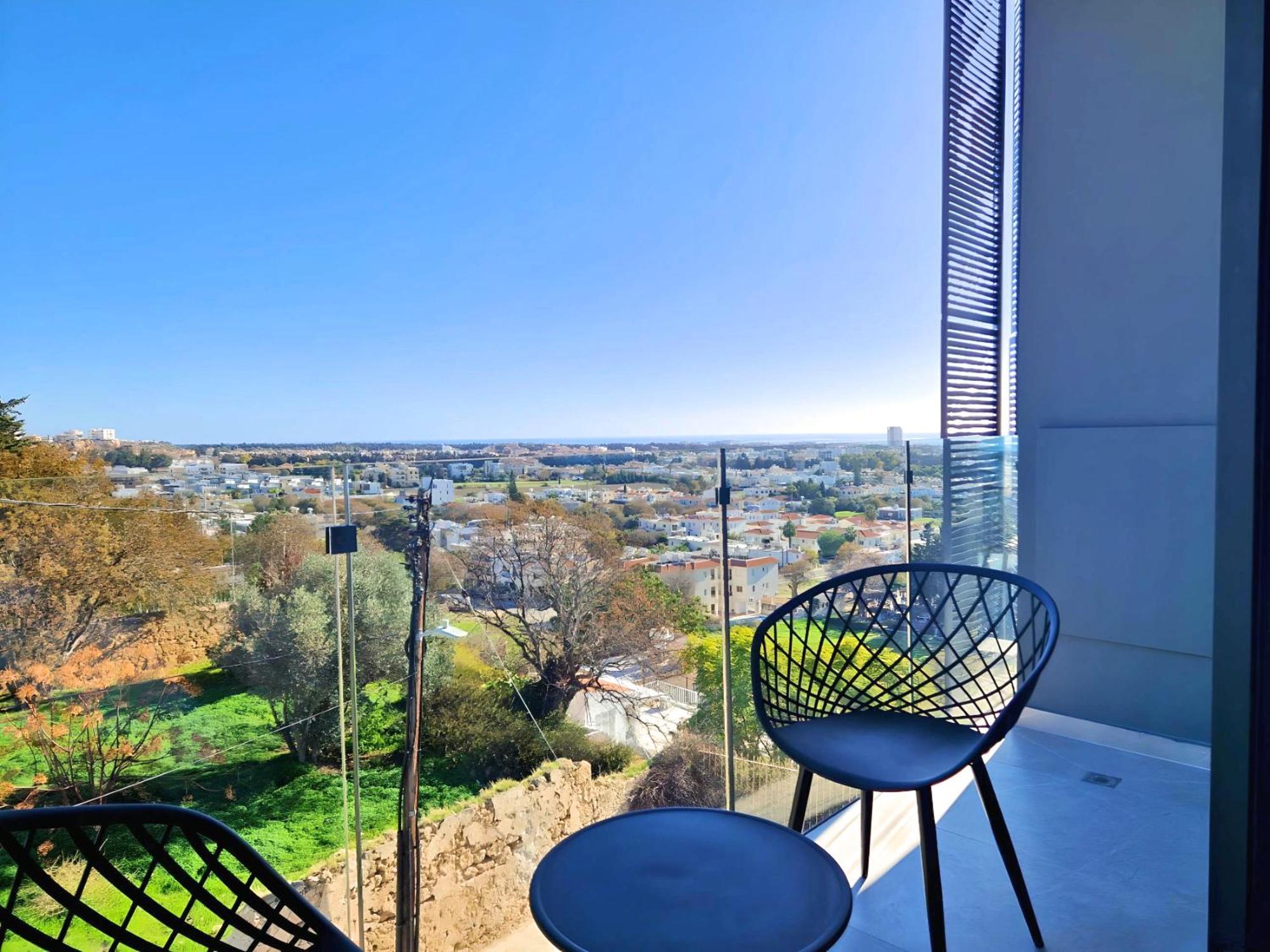 Aeon Residences - In The Heart Of Paphos Bagian luar foto