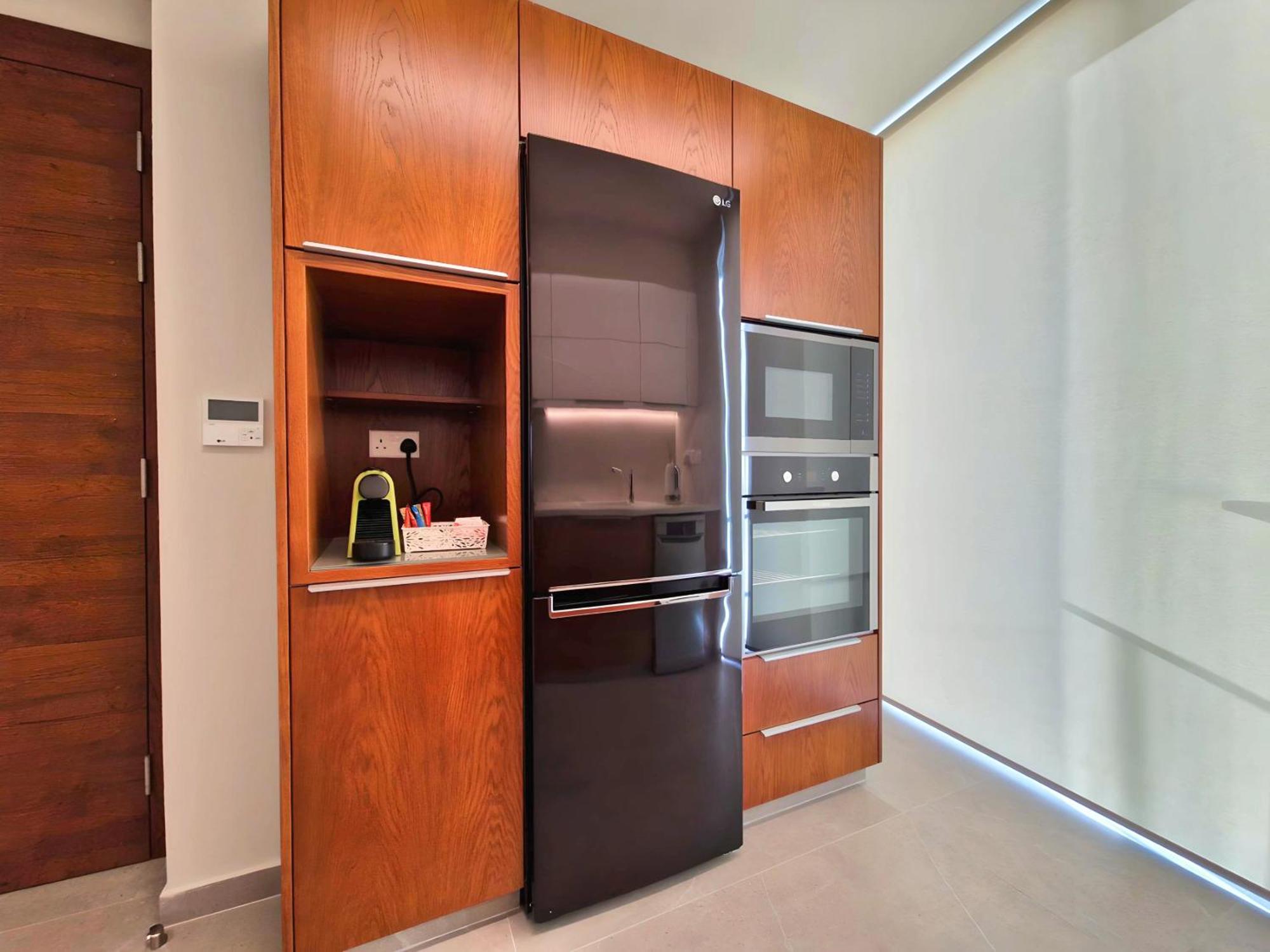 Aeon Residences - In The Heart Of Paphos Bagian luar foto