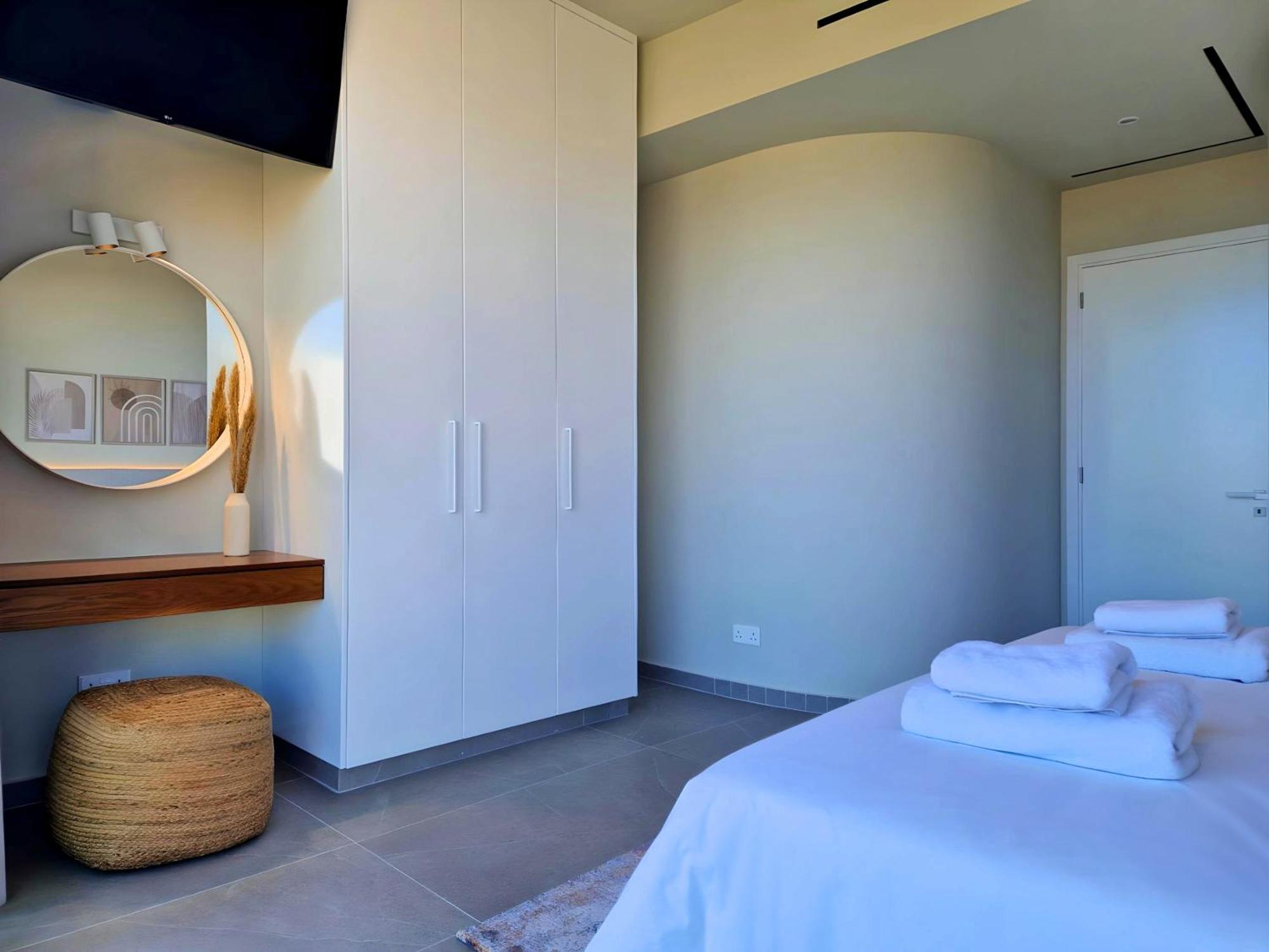 Aeon Residences - In The Heart Of Paphos Bagian luar foto