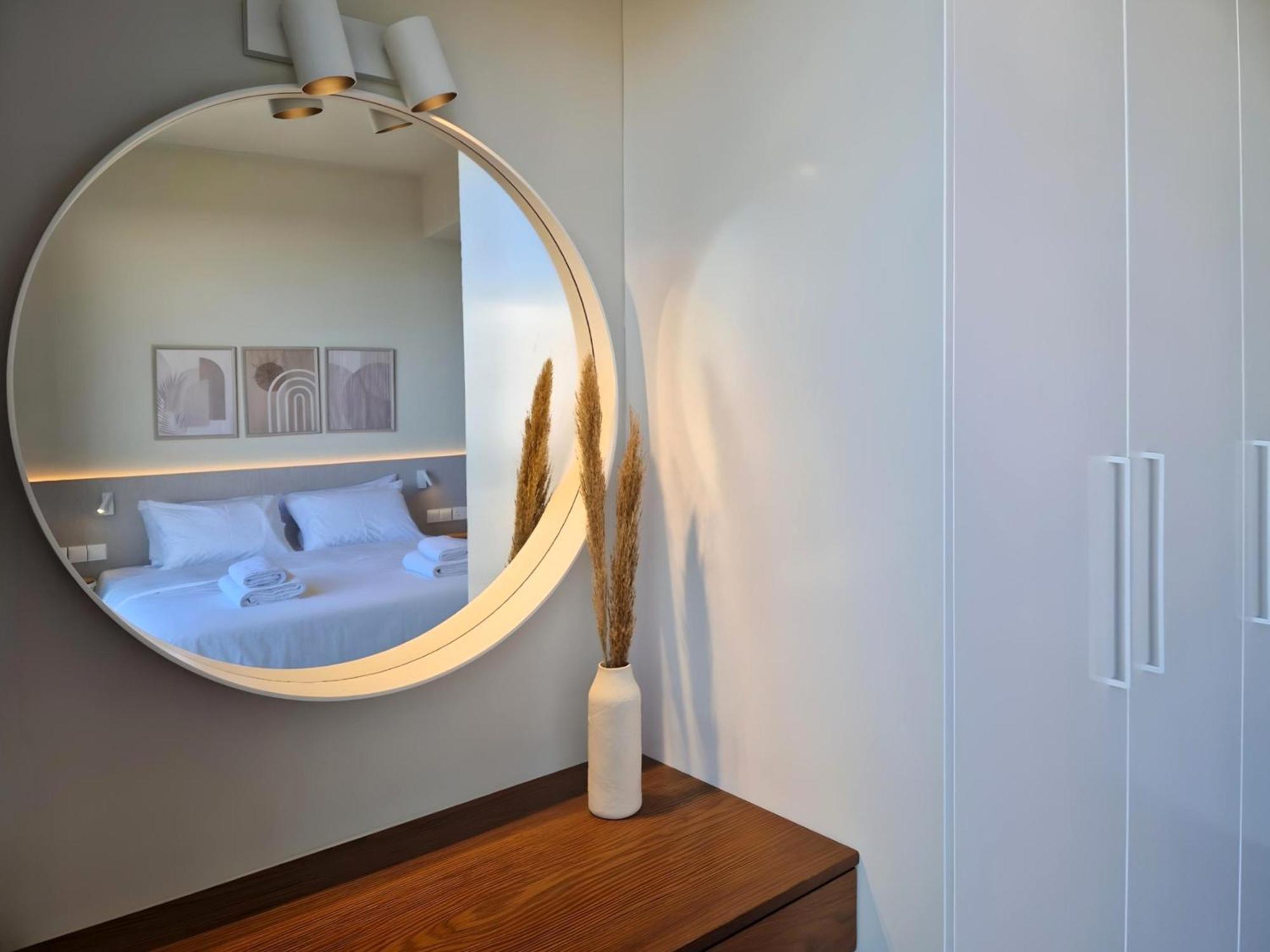 Aeon Residences - In The Heart Of Paphos Bagian luar foto