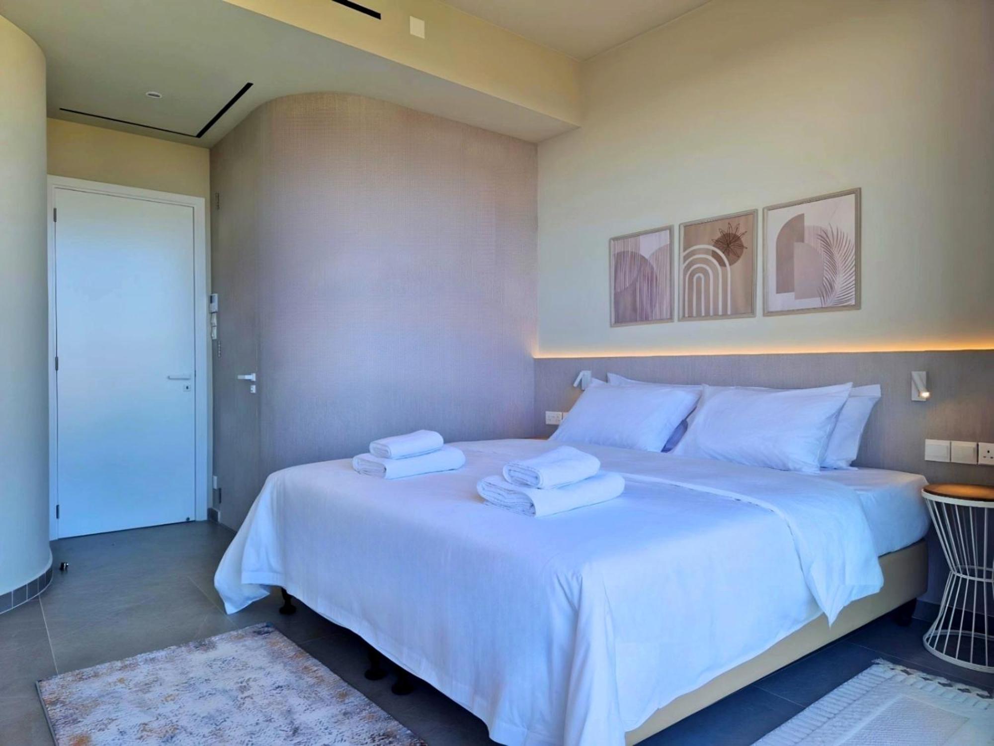 Aeon Residences - In The Heart Of Paphos Bagian luar foto
