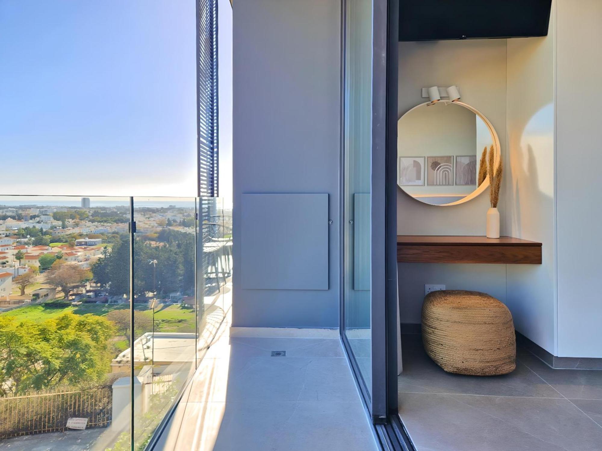 Aeon Residences - In The Heart Of Paphos Bagian luar foto